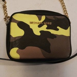 MK crossbody amazing condition